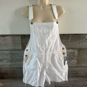 Universal Threads white denim boyfriend shortalls size 6 NWT (B1)